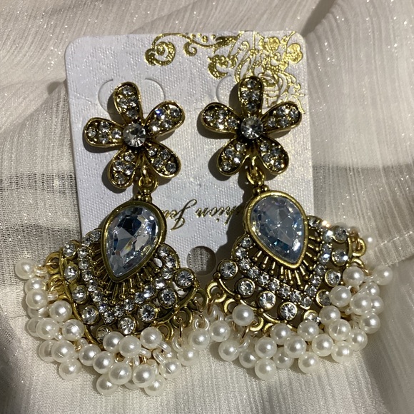 Antique Gold Vintage Style Elegant Sparkly Flower Drop Pearl Tassel Drop Earring - Picture 7 of 16